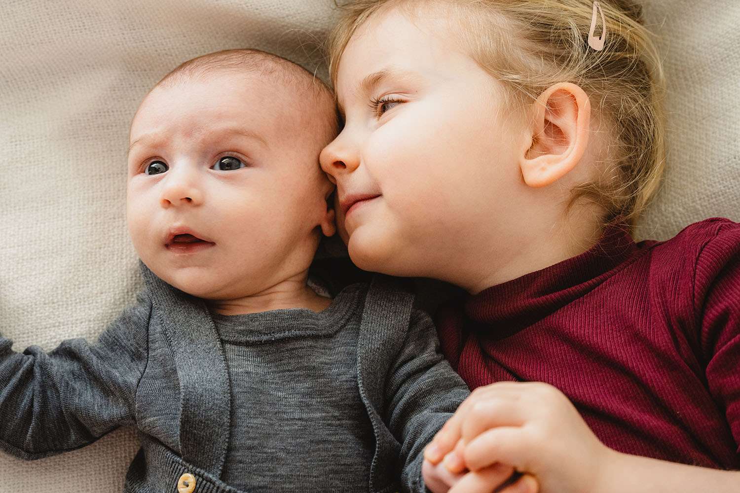 Foto von Bruder und Schwester bei einem Fotoshooting bei Mannheim