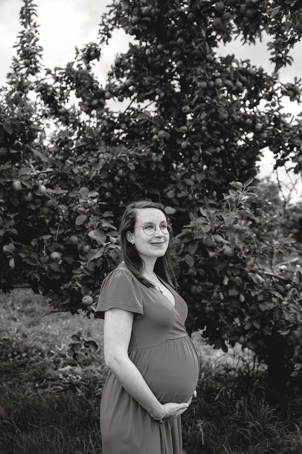 Schwangere bei einem Babybauch Shooting bei Mannheim