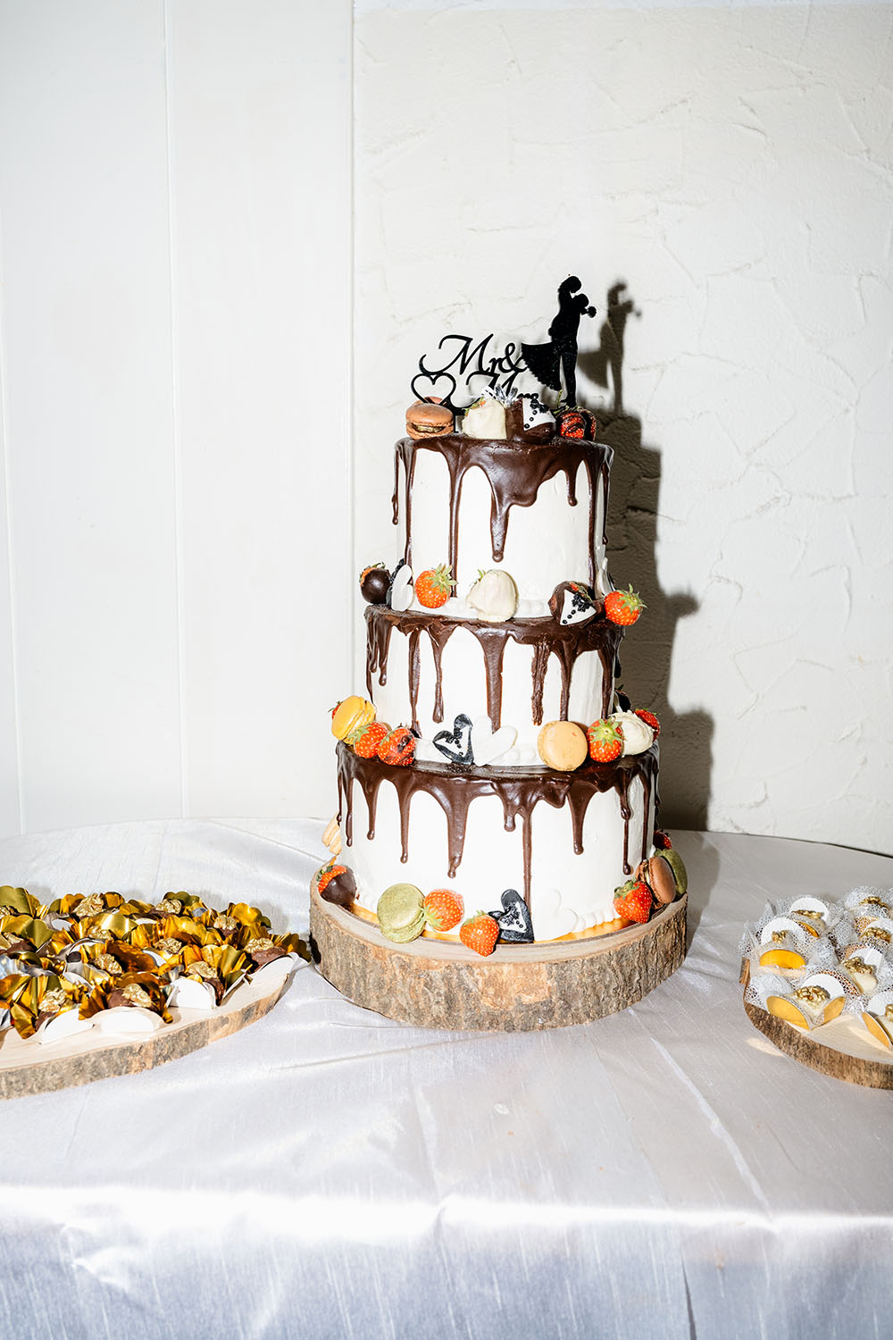 Blitzfotografie einer Hochzeitstorte