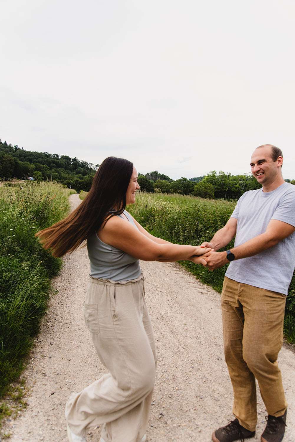Pärchen Shooting im Grünen in der Nähe von Mannheim