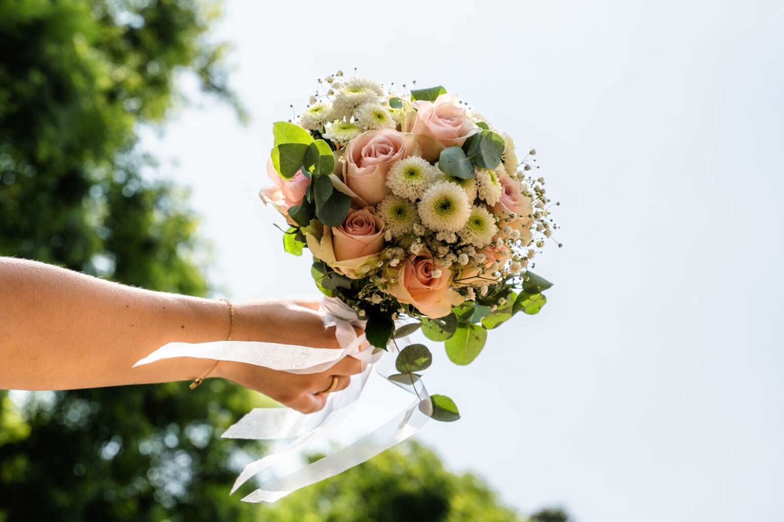 Brautstrauß mit Rosen