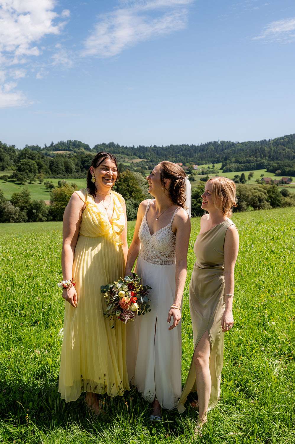 Braut mit Trauzeuginnen bei Shooting