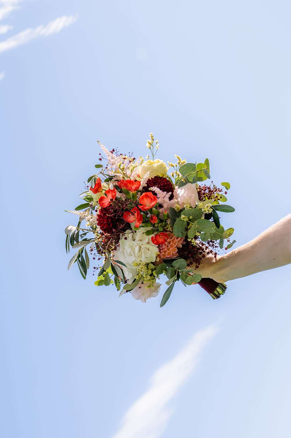 Brautstrauß mit bunten Blumen