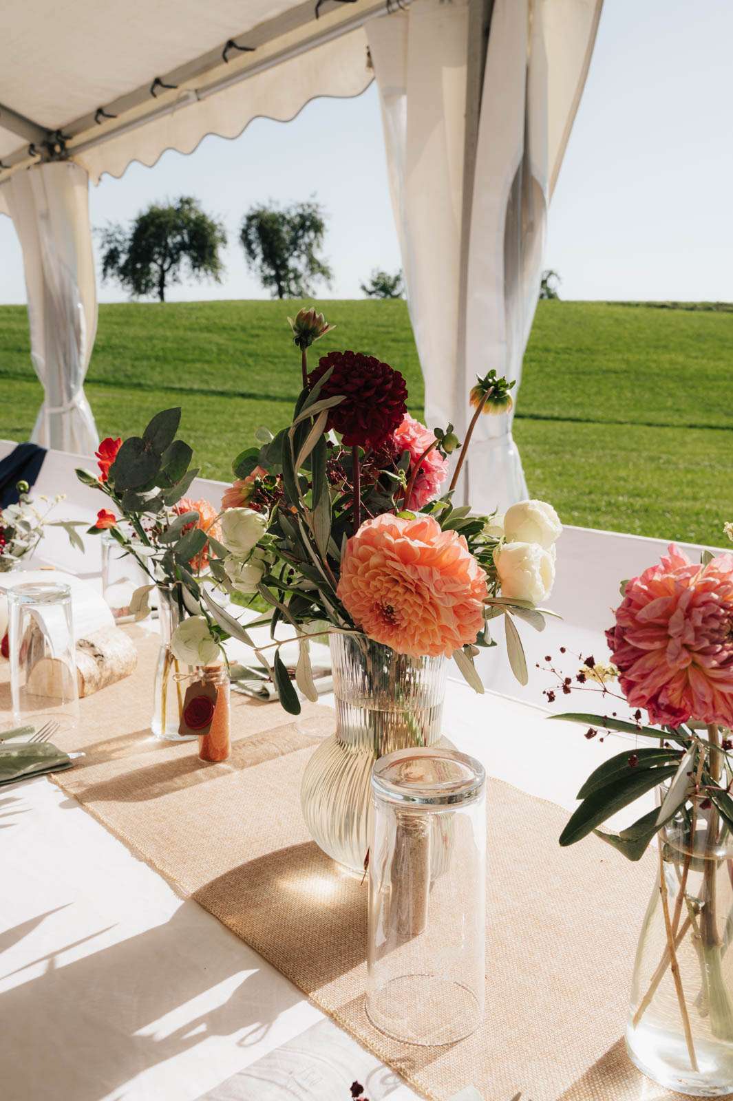 Blumendekoration bei Hochzeitsreportage