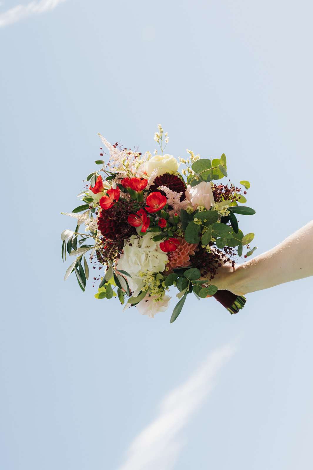 Brautstrauss mit bunten Blumen